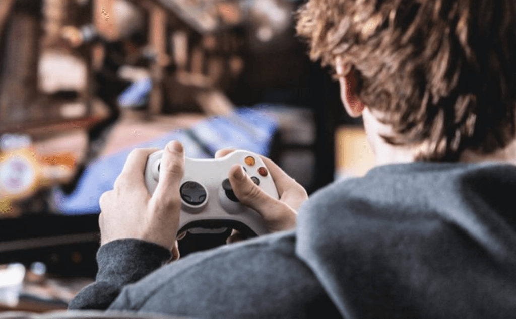 How did online gaming become so popular?
